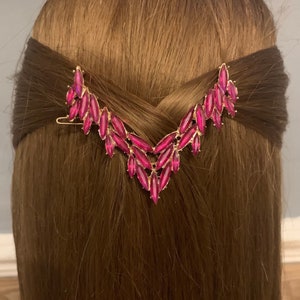 Bright pink crystal V-shaped hair clip with gold barrette base