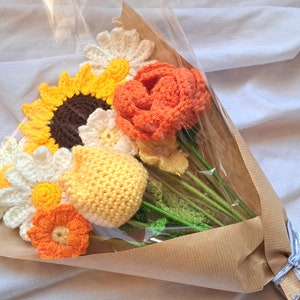 Yellow bouquet of 9 crochet flowers: sunflower, daisies, rose and tulip, personalized handmade gift, wedding decoration, Mother's Day