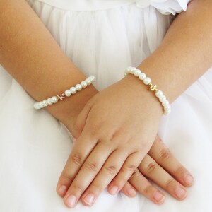 Girls pearl bead bracelet with small letter-style spacer, adjustable elastic