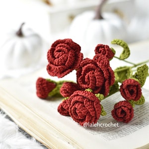 Crochet red rose flowers with green leaves, handmade floral arrangement for bouquets