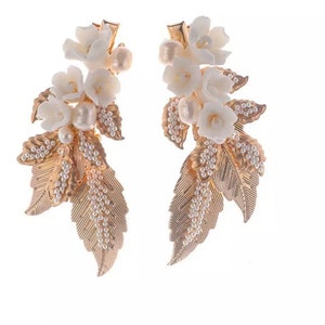 Ivory pearl floral hair clip with ceramic flower and dangling beaded accents