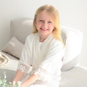 White girls satin robe with lace trim and three-quarter sleeves, V-neck front