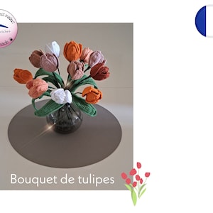 Crochet tulip bouquet with flowers in a glass vase, craft pattern PDF in French