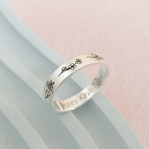 Silver floral engraved band ring with small vine leaves and ring text