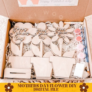 Mother’s Day flower DIY set of laser-cut wooden mother and floral banner pieces