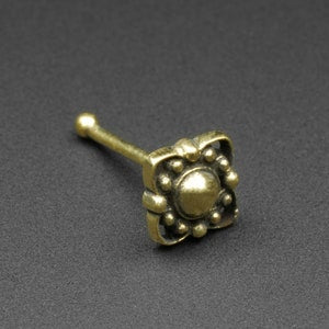 Brass beaded flower nose stud with small round centerpiece