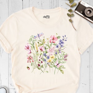 Light beige wildflower T-shirt with colorful pressed-flower bouquet graphic on chest