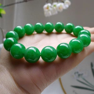 Dark green jadeite bead bracelet with round gemstones on flexible string