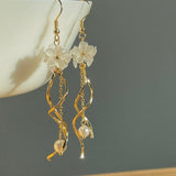 Elegant Flower Dangle Drop earrings, Floral earrings, Pearl drop earrings with delicate white flowers