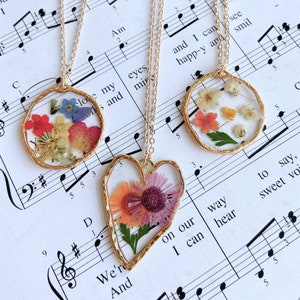 Pressed wild flower resin necklace set with round floral pendants and gold-tone chains