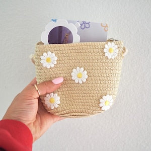 Woven flower girl proposal box with white daisy decorations