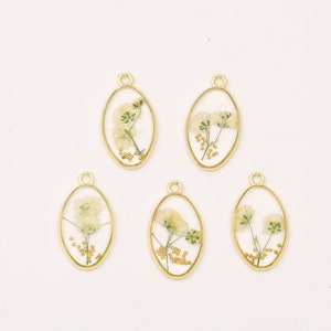 5Pcs Gold Oval Pressed Flower Charm Pendant, White Flower Glass Charm With Tiny Gold Bead for Necklace Earring Jewelry Making Supply(CC-048)