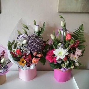 Letterbox flowers, self standing | A5 Congratulations, get well soon Present for Mum. Thank you gift. Letterbox Flower arrangement