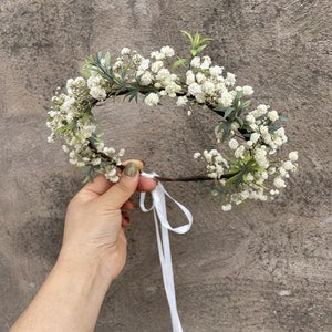 White dried flower crown with small blossoms and ribbon ties