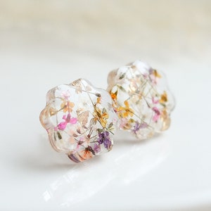 Dried flower stud earrings with clear resin and multicolor pressed blossoms
