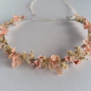 Blush champagne dried flower headband with small baby’s-breath blooms