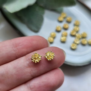 Gold-tone flower-shaped earring findings, small metal stamens for DIY jewelry making