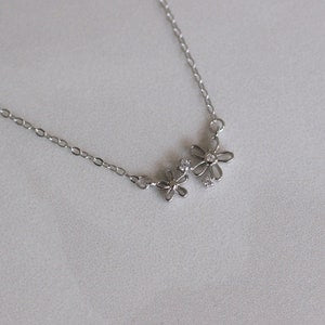 DAISY - 925 Sterling Silver and Gold Daisy Cubic Zirconia Pendant - Minimalist Necklace - Flower Necklace - Dainty Necklace - Allergy Free