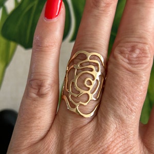 Large gold-plated flower ring with openwork swirl petals