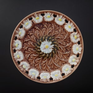 Attractive Antique 7.4Ó Villeroy and Boch, Schramberg Majolica Daisy Plate. 1883-1900 - FREE UK DELIVERY