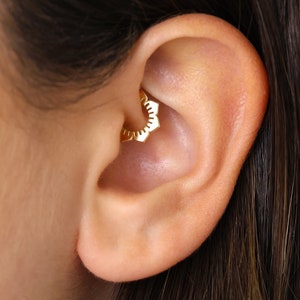 Flower charm clicker hoop earring in conch, small scalloped hoop detail