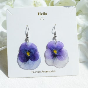 Handmade violet dried-flower dangle earrings with epoxy resin pressed flower, drop style
