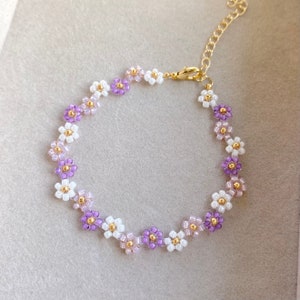 Beaded Flower Bracelet, Daisy Bracelet, Purple Floral Bracelet, Aesthetic Flower Bracelet, Bridgerton Jewellery, Gift for Her, Birthday Gift
