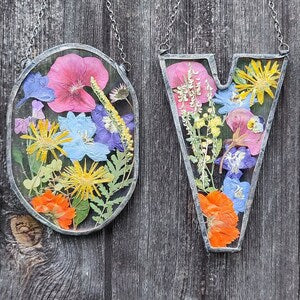 Hanging pressed-flower suncatcher set: oval and heart frames with multicolor blooms