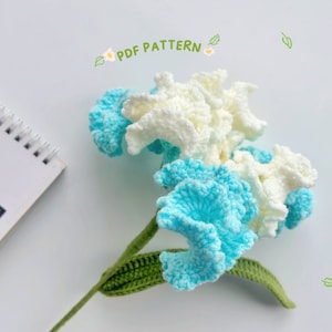 Crochet flower bouquet pattern with blue and cream blossoms and green stems