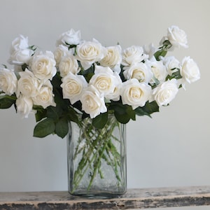 16-inch white faux rose and flower bouquet in clear glass vase centerpiece