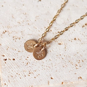 Tiny Birth Flower & Initial Necklace ¥ Tiny Initial Necklace ¥ Personalized Initial Disc Necklace ¥ Custom Letter Necklace ¥ Dainty Necklace
