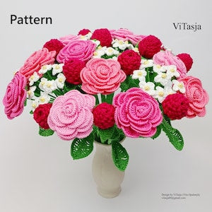 Crochet floral bouquet pattern with pink rose flowers in a small vase