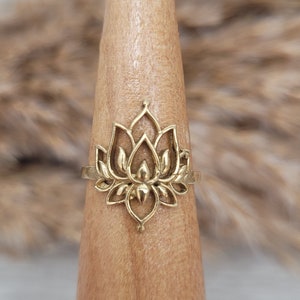 Golden lotus flower ring / Flowers / Pretty ring / Her gift / Lotus / Mandala / Bohemian / Boho / Free delivery