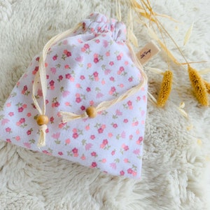 Floral reusable nursing pads with drawstring pouch