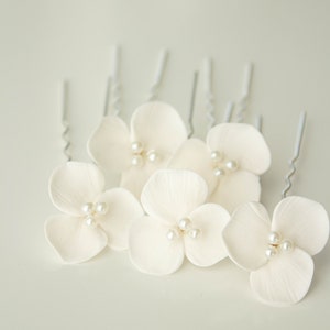 Set of white flower hair pins with porcelain-like petals and pearl bead centers