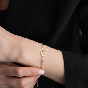 Gold-tone birth flower birthstone bracelet with dangling flower charm