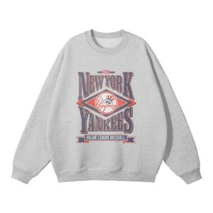 Light gray Vintage New York Yankees sweatshirt pullover with large front logo graphic