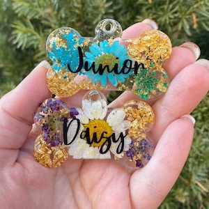 Heart-shaped resin pet tags with blue and gold glitter, engraved “Union” and “Daisy”