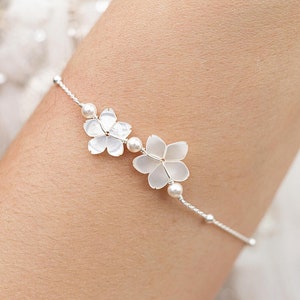Boho bridal bracelet with white mother-of-pearl flower charms and pearl bead chain