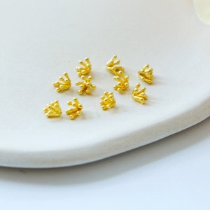 Gold plated floral stamens set with small looped tips for DIY jewelry making