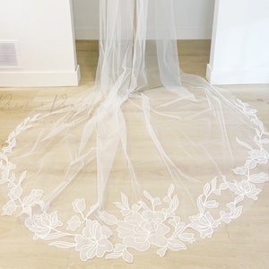 KORI //Floral Modern Lace Detail Cathedral Long Veil,botanical Wedding Veil, Bridal Lace Wedding Veil, Flowery lace veil, flower bridal veil