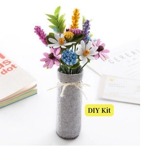 Felt flowers DIY kit with wildflower bouquet in small gray felt vase, DIY label