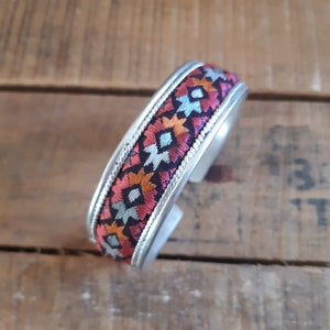 Embroidered silk flower bracelet with multicolor geometric pattern, adjustable band