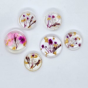 Set of 6 round handmade resin buttons with pressed purple flowers, clear domed tops