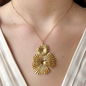 Gold-colored flower pendant necklace with adjustable chain for women