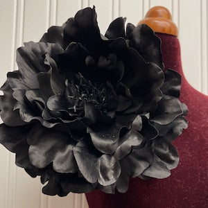 Large black layered flower brooch with pin-style hair clip