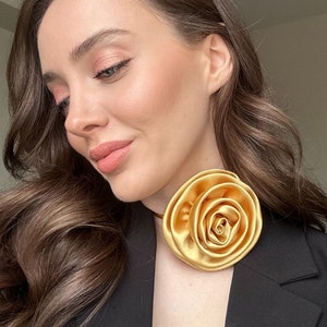 Gold rose rosette choker necklace with large floral flower detail