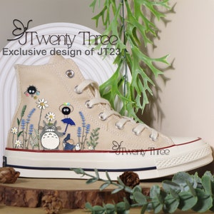 Converse high-top sneakers with beige canvas, embroidered cartoon scene and flowers, lace-up