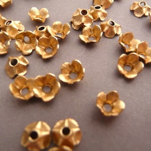 Brass flower rhinestone settings, small gold-tone pieces with round settings
