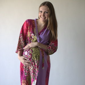Maternity hospital robe with floral print, magenta and purple, V-neck, tied waist